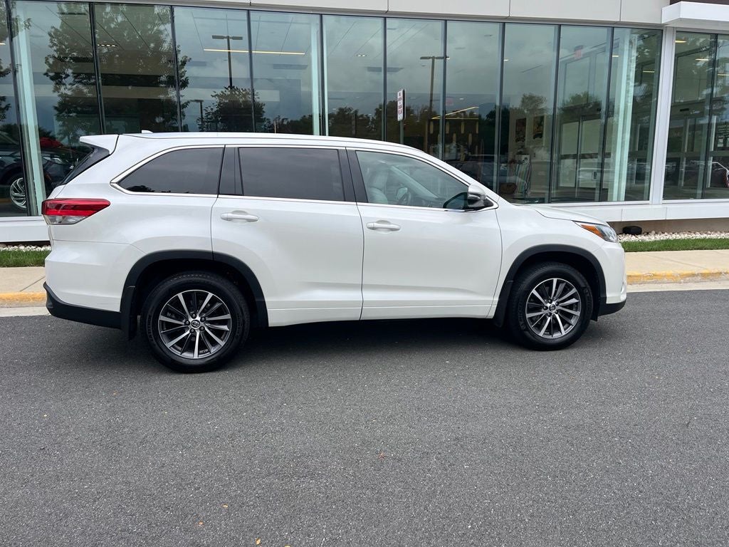 2018 Toyota Highlander XLE AWD | Nav | Sunroof | BLIS | Power Liftgate