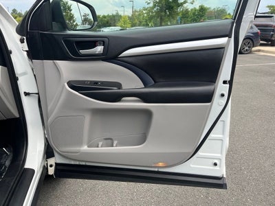 2018 Toyota Highlander XLE AWD | Nav | Sunroof | BLIS | Power Liftgate