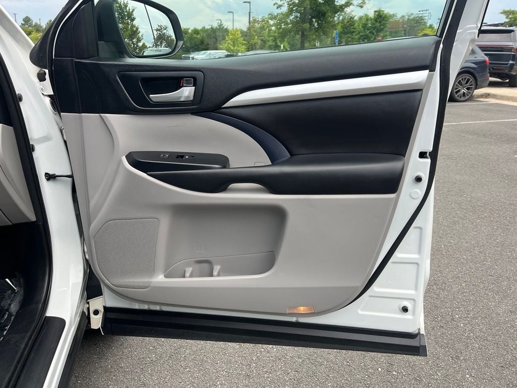 2018 Toyota Highlander XLE AWD | Nav | Sunroof | BLIS | Power Liftgate