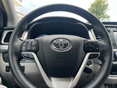 2018 Toyota Highlander XLE AWD | Nav | Sunroof | BLIS | Power Liftgate
