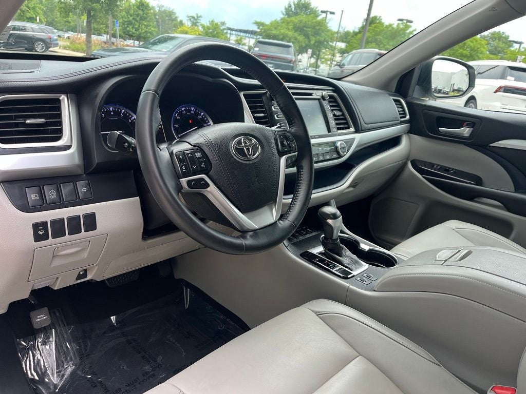 2018 Toyota Highlander XLE AWD | Nav | Sunroof | BLIS | Power Liftgate