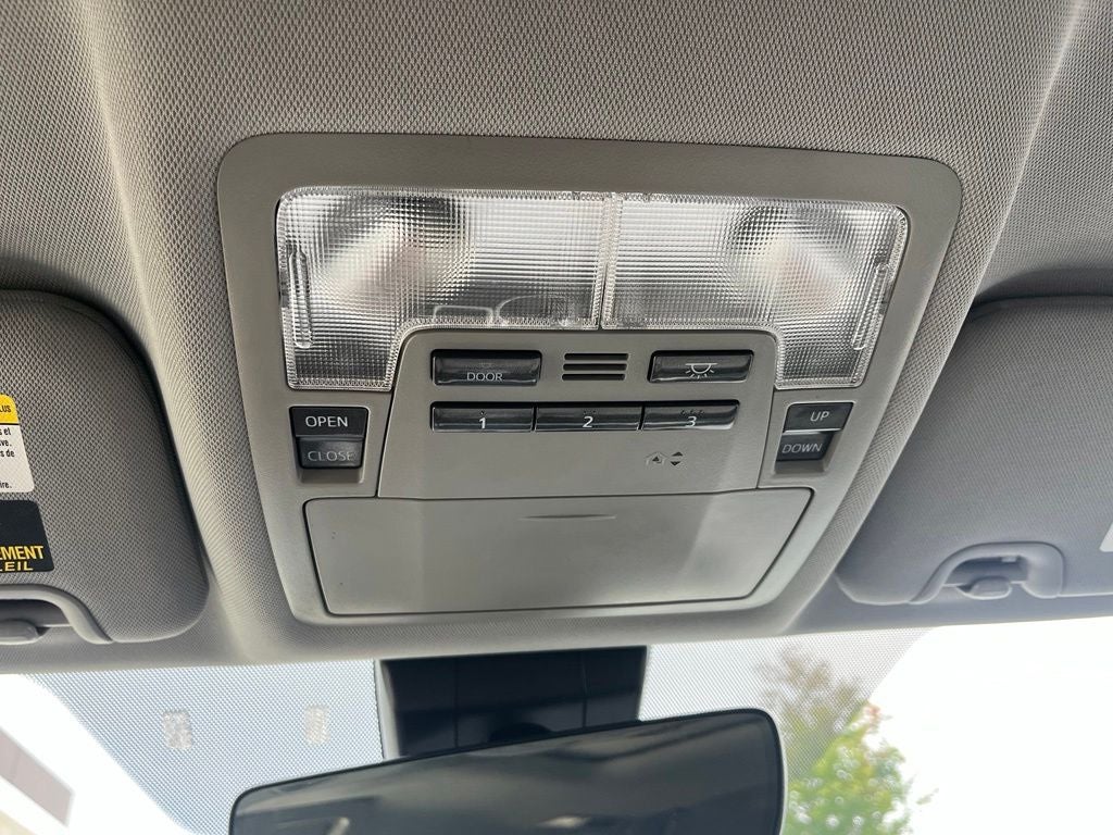 2018 Toyota Highlander XLE AWD | Nav | Sunroof | BLIS | Power Liftgate