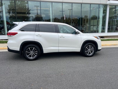 2018 Toyota Highlander XLE AWD | Nav | Sunroof | BLIS | Power Liftgate