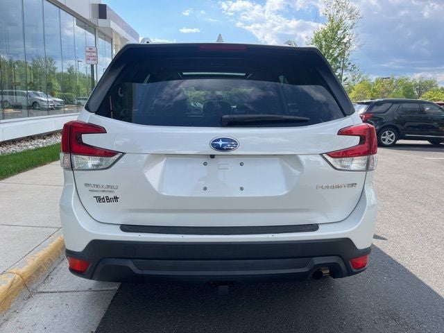 2022 Subaru Forester Premium | Pano Moonroof | Heated Front Seats | Adaptive Cr