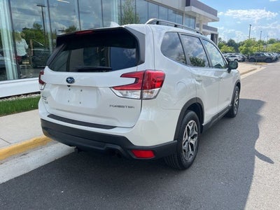 2022 Subaru Forester Premium | Pano Moonroof | Heated Front Seats | Adaptive Cr