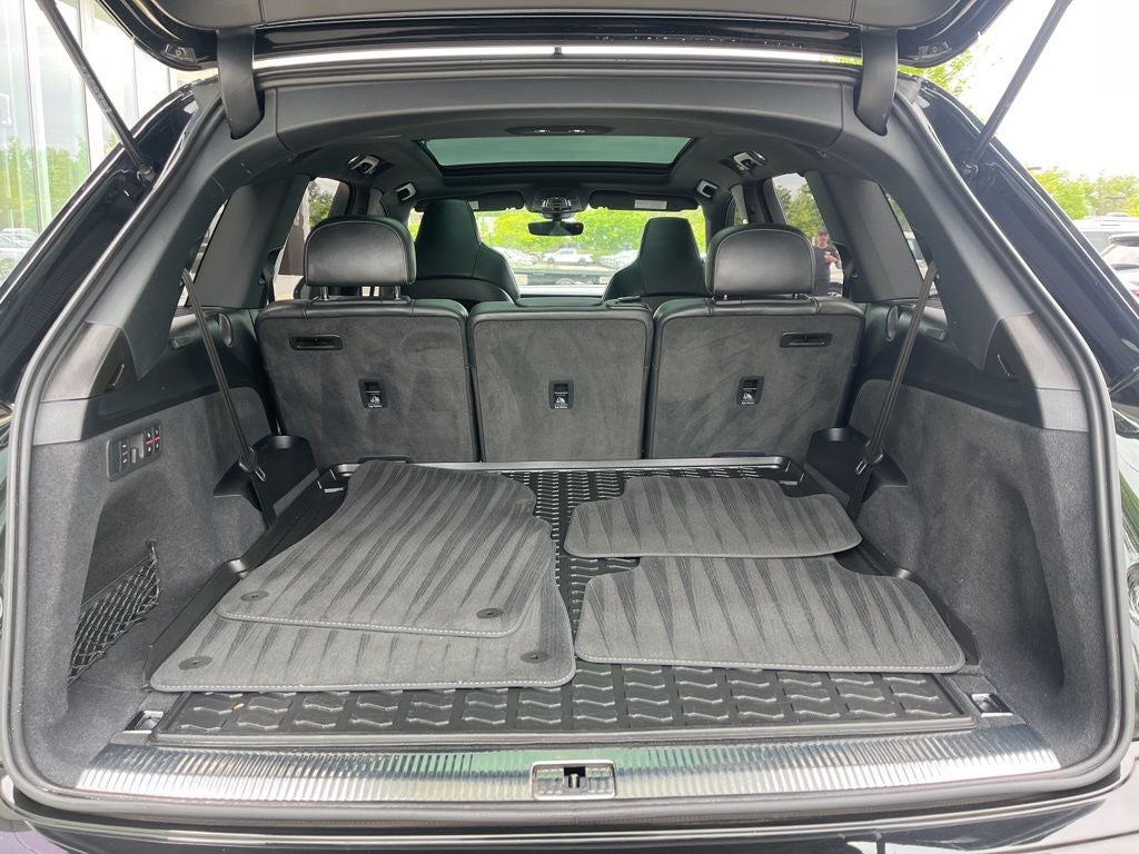 2023 Audi SQ7 Prestige quattro | Pano Roof| Prestige Pkg | Black Optic