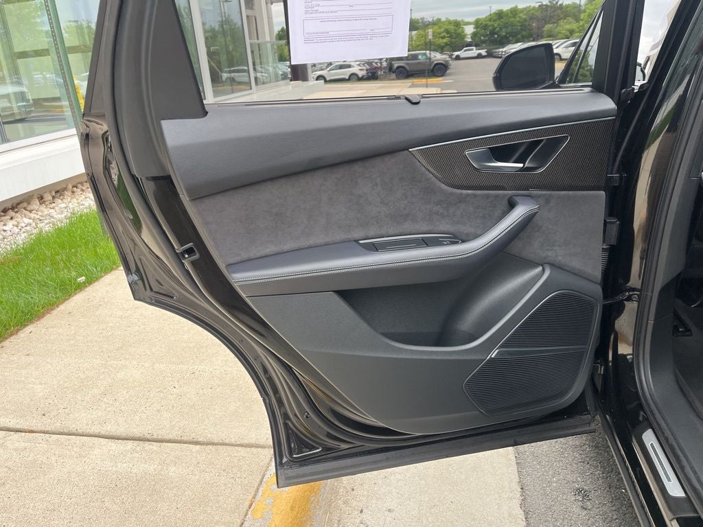 2023 Audi SQ7 Prestige quattro | Pano Roof| Prestige Pkg | Black Optic