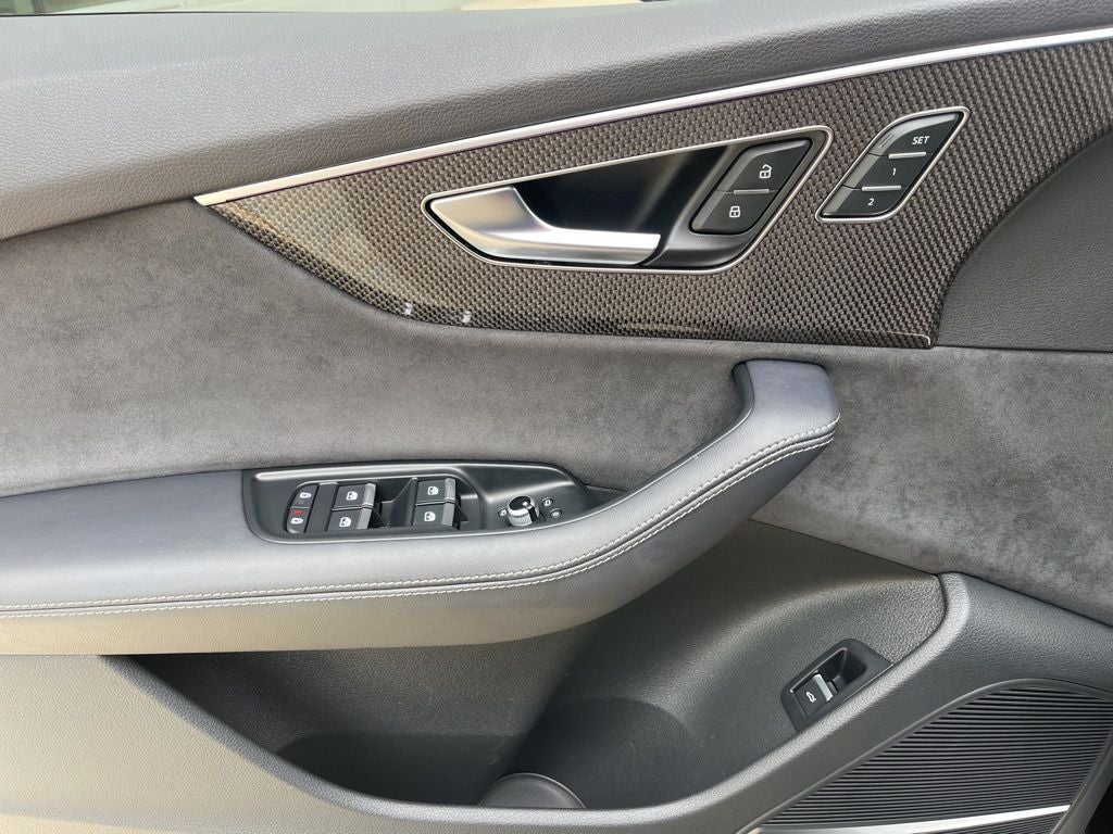 2023 Audi SQ7 Prestige quattro | Pano Roof| Prestige Pkg | Black Optic