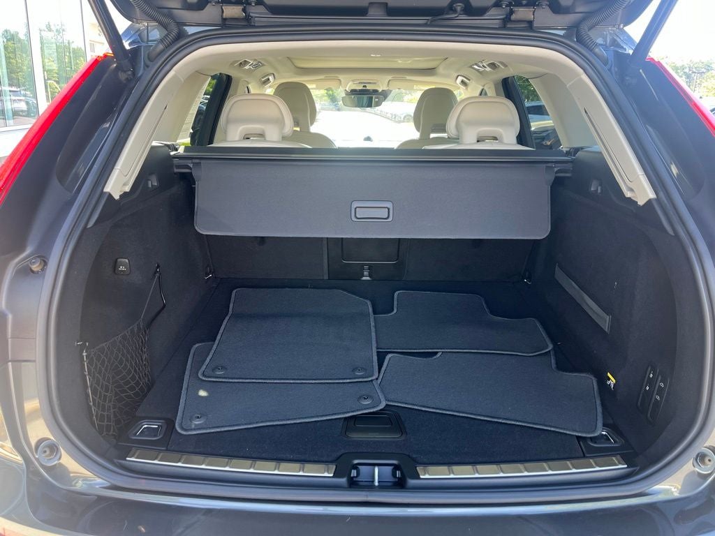 2018 Volvo XC60 T6 Inscription AWD | Pano Roof | 360 Cam | BLIS | Advanced Pkg