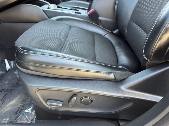 2025 Ford Escape Plug-In Hybrid Base | Pano Sunroof | Remote Start | Heated Seats