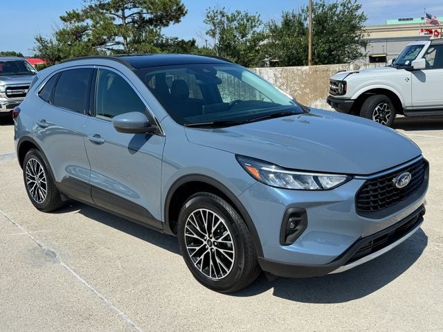 2025 Ford Escape Plug-In Hybrid Base | Pano Sunroof | Remote Start | Heated Seats