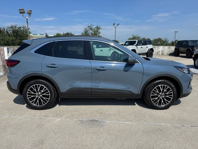 2025 Ford Escape Plug-In Hybrid Base | Pano Sunroof | Remote Start | Heated Seats