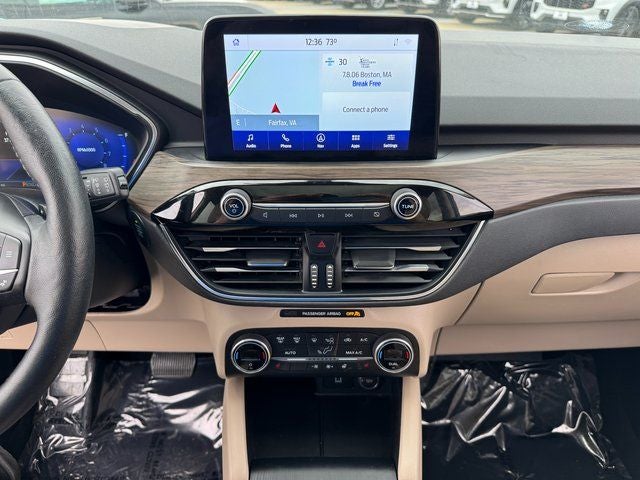 2020 Ford Escape Titanium Class II Tow Pkg. | Pano Roof | CarPlay | AWD