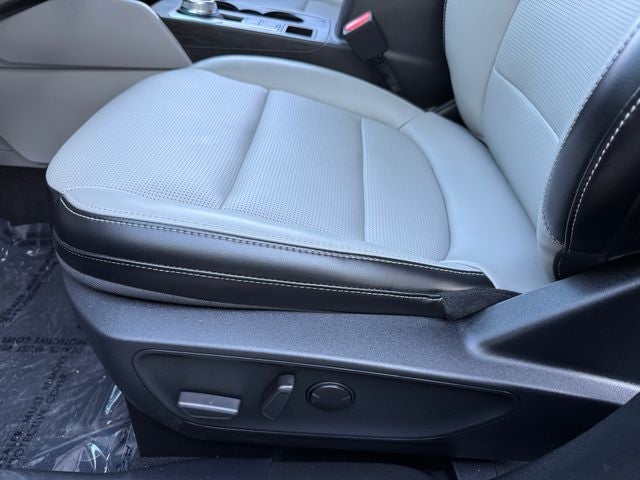 2024 Ford Escape Platinum | Pano Roof | Class II Tow Pkg. | AWD
