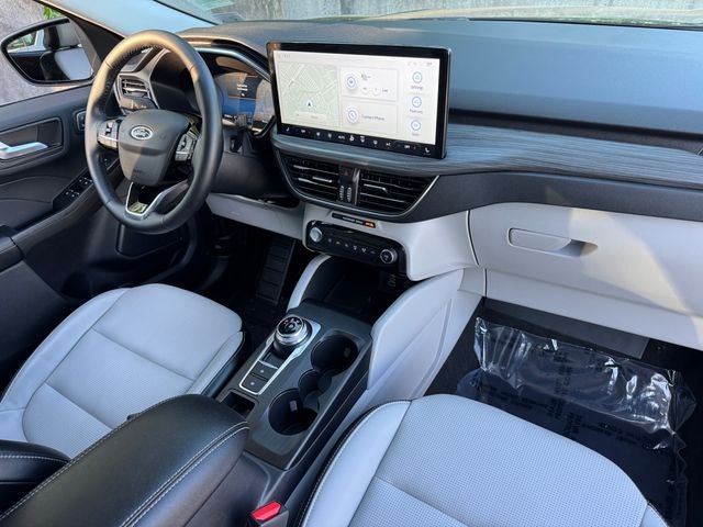 2024 Ford Escape Platinum | Pano Roof | Class II Tow Pkg. | AWD