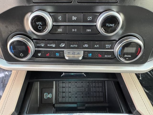 2022 Ford Expedition Max XLT | Pano Roof | Wireless CarPlay | 4WD