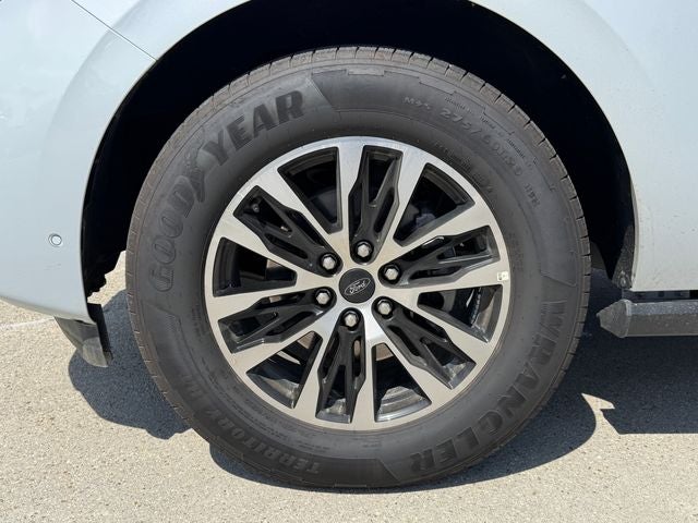 2025 Ford Expedition Max Platinum | HD Tow Pkg. | Pano Roof | 4WD