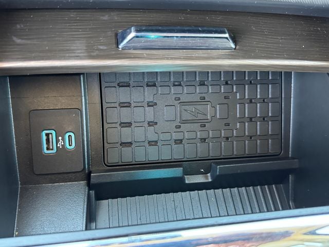 2022 Ford Expedition Limited | Moonroof | 2nd Row Bench | 15.5" Screen