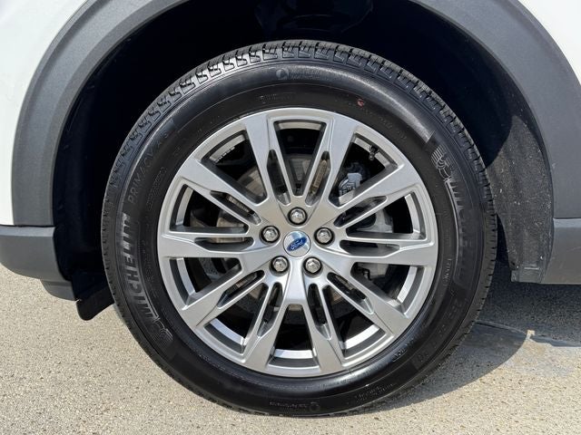 2025 Ford Explorer Platinum | Wireless CarPlay | Pano Roof | 4WD