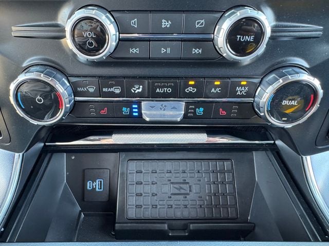 2023 Ford F-150 Raptor | Pano Sunroof | 17"Bead-Lock Wheels | Blue Interi