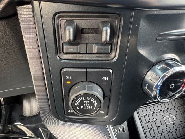 2025 Ford F-150 Platinum | Pano Roof | Wireless CarPlay | FX4 Pkg.