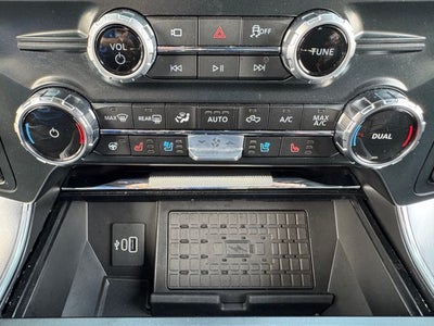 2025 Ford F-150 Platinum | Pano Roof | Wireless CarPlay | FX4 Pkg.