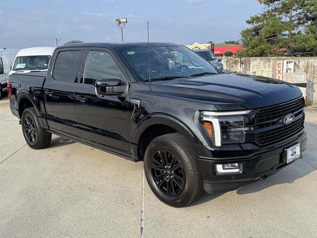 2025 Ford F-150 Platinum | Pano Roof | Wireless CarPlay | FX4 Pkg.