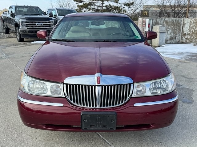 Used 1999 Lincoln Town Car SIGNATURE with VIN 1LNFM82W3XY604115 for sale in Fairfax, VA