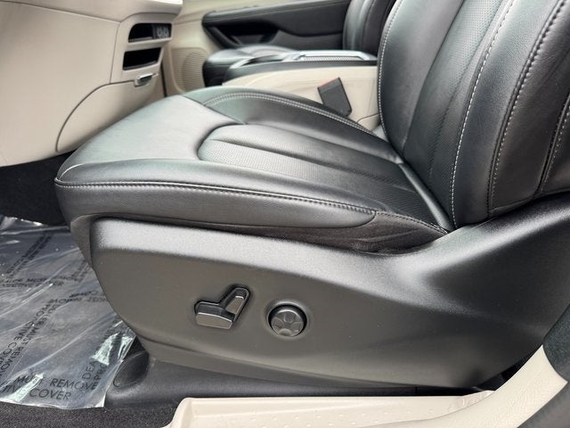 2024 Chrysler Pacifica Touring L | Apple CarPlay | Rear View Camera