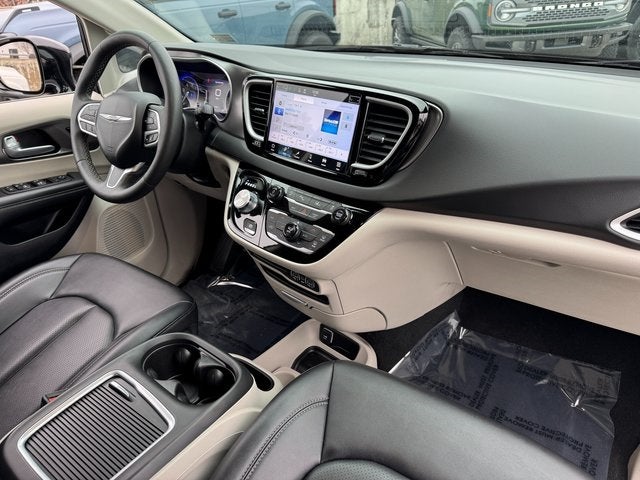 2024 Chrysler Pacifica Touring L | Apple CarPlay | Rear View Camera