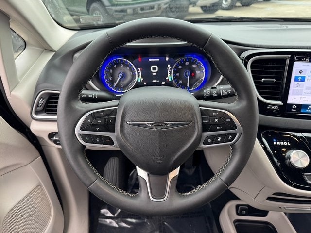 2024 Chrysler Pacifica Touring L | Apple CarPlay | Rear View Camera