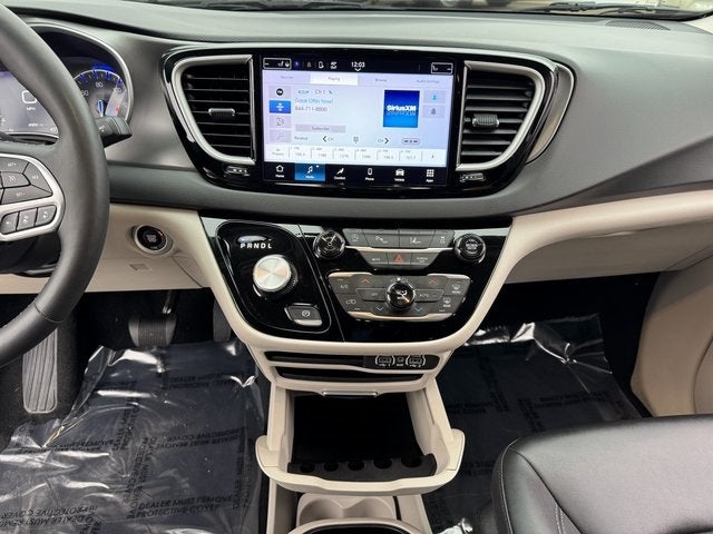 2024 Chrysler Pacifica Touring L | Apple CarPlay | Rear View Camera