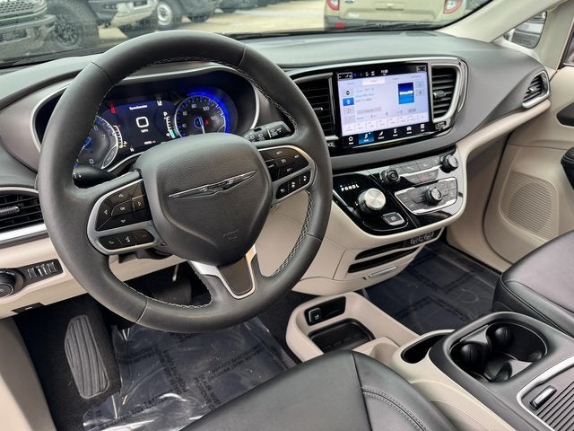 2024 Chrysler Pacifica Touring L | Apple CarPlay | Rear View Camera