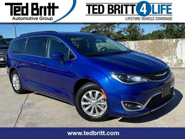 2019 Chrysler Pacifica Touring Plus's photo