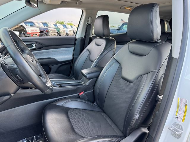 2022 Jeep Compass Latitude | Pano Sunroof | 4X4 | Convenience Pkg |