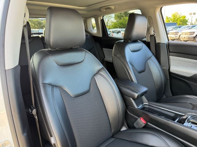 2022 Jeep Compass Latitude | Pano Sunroof | 4X4 | Convenience Pkg |