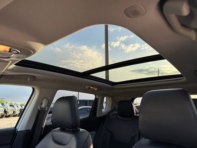 2022 Jeep Compass Latitude | Pano Sunroof | 4X4 | Convenience Pkg |