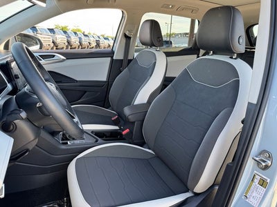 2025 Volkswagen Taos 1.5T SE | Pano Sunroof | Wireless CarPlay
