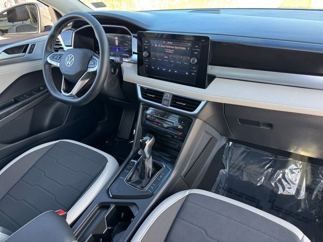 2025 Volkswagen Taos 1.5T SE | Pano Sunroof | Wireless CarPlay