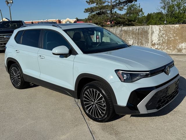 2025 Volkswagen Taos 1.5T SE | Pano Sunroof | Wireless CarPlay