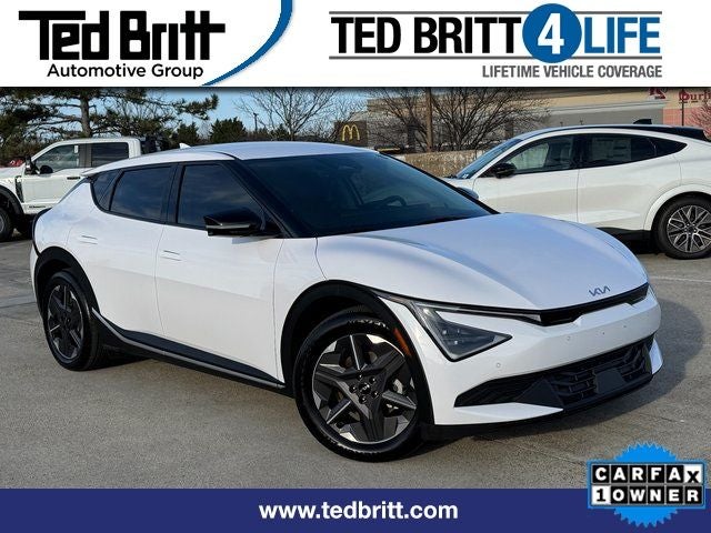 2025 Kia EV6 Light | Wireless CarPlay | Heated Seats | Navigation | A