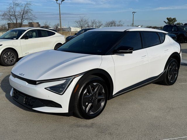 2025 Kia EV6 Light | Wireless CarPlay | Heated Seats | Navigation | A