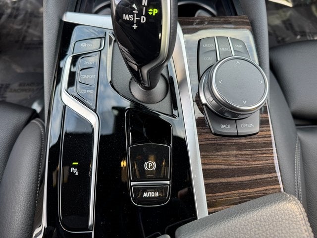 2023 BMW 5 Series 530i xDrive | Premium Pkg. | Moonroof | CarPlay