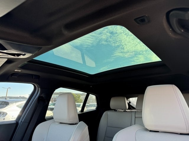 2025 BMW X2 xDrive28i | M Sport Pkg. | Premium Pkg. | Moonroof