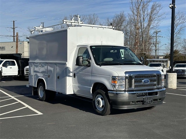 2025 Ford E-350SD Base Cutaway