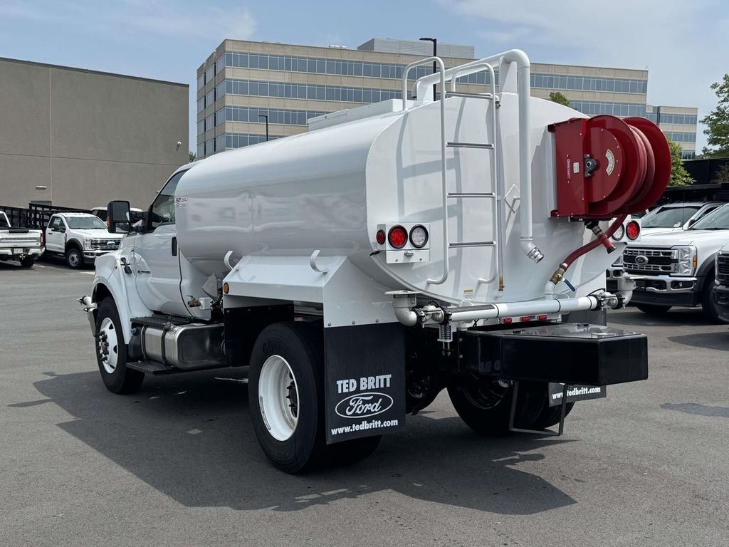 2027 Ford F-750SD Base