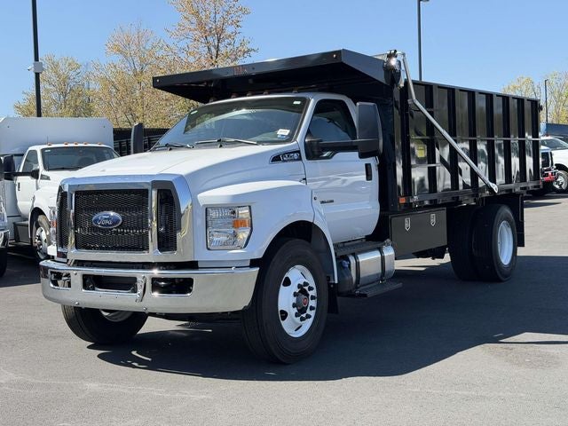 2027 Ford F-750SD Base