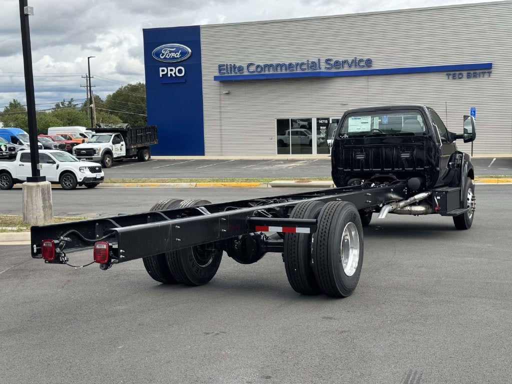 2026 Ford F-750SD Base