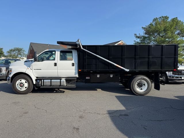 2027 Ford F-750SD Base