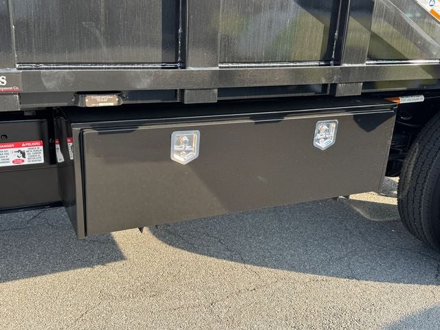 2027 Ford F-750SD Base